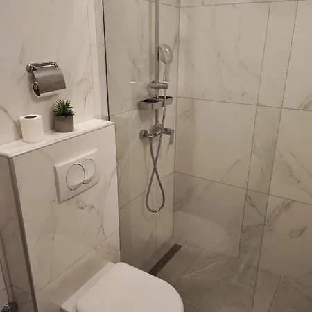 Eda Pola